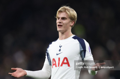 Chelsea Incar Lucas Bergvall, Spurs Tak Mau Lepas