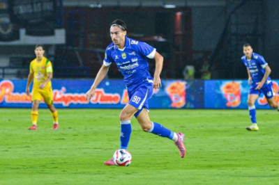 Tempat Menonton Persib vs Madura United, Kamis 26 Februari 2026 Pukul 20.30 WIB