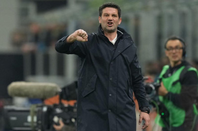 Cristian Chivu Menahan Euforia: Inter Milan Belum Scudetto!