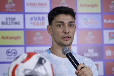 Persib Incar Tiga Poin di Kandang Persebaya, Federico Barba: Kami Datang untuk Menang