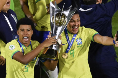 Manchester United Pimpin Perburuan Andrey Santos, Chelsea Siap Lepas?