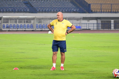 Bojan Hodak Tak Khawatir Persib Lebih Banyak Main Tandang