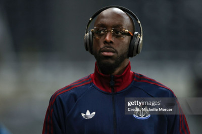 Eddie Howe Tegaskan Yoane Wissa Harus Buktikan Diri di Newcastle