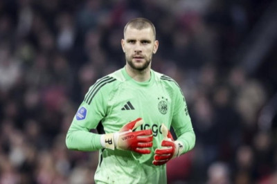 Pelatih Ajax Beberkan Kekurangan Maarten Paes