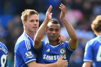 Dari Legenda Arsenal–Chelsea ke Kursi Pelatih: Ashley Cole Diincar Klub Italia untuk Debut Manajerial