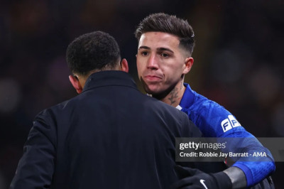 Liam Rosenior Tanggapi Komentar Enzo Fernandez soal Masa Depan