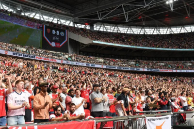 Fans Arsenal dan Man City Terancam Denda £1K di Final Carabao