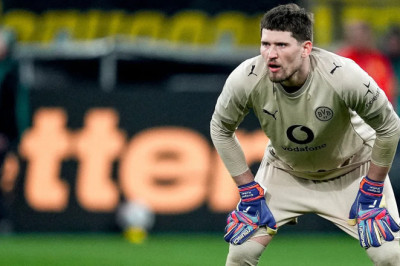 Comeback Dortmund Bikin Gregor Kobel Bangga dengan Performa Tim