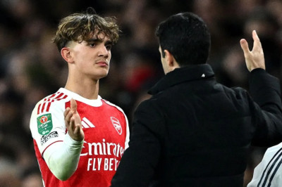 Dowman Siap Gantikan 5 Pemain Arsenal yang Absen di Final