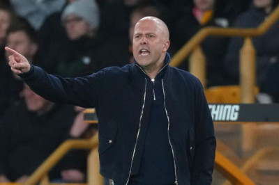 Arne Slot Tegaskan Bertahan di Liverpool di Tengah Rumor Kedatangan Xabi Alonso