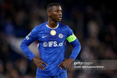 Liam Rosenior Sebut Moises Caicedo Gelandang Terbaik di Dunia